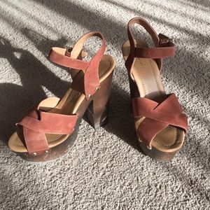 Size 7 retro chunky suede heel